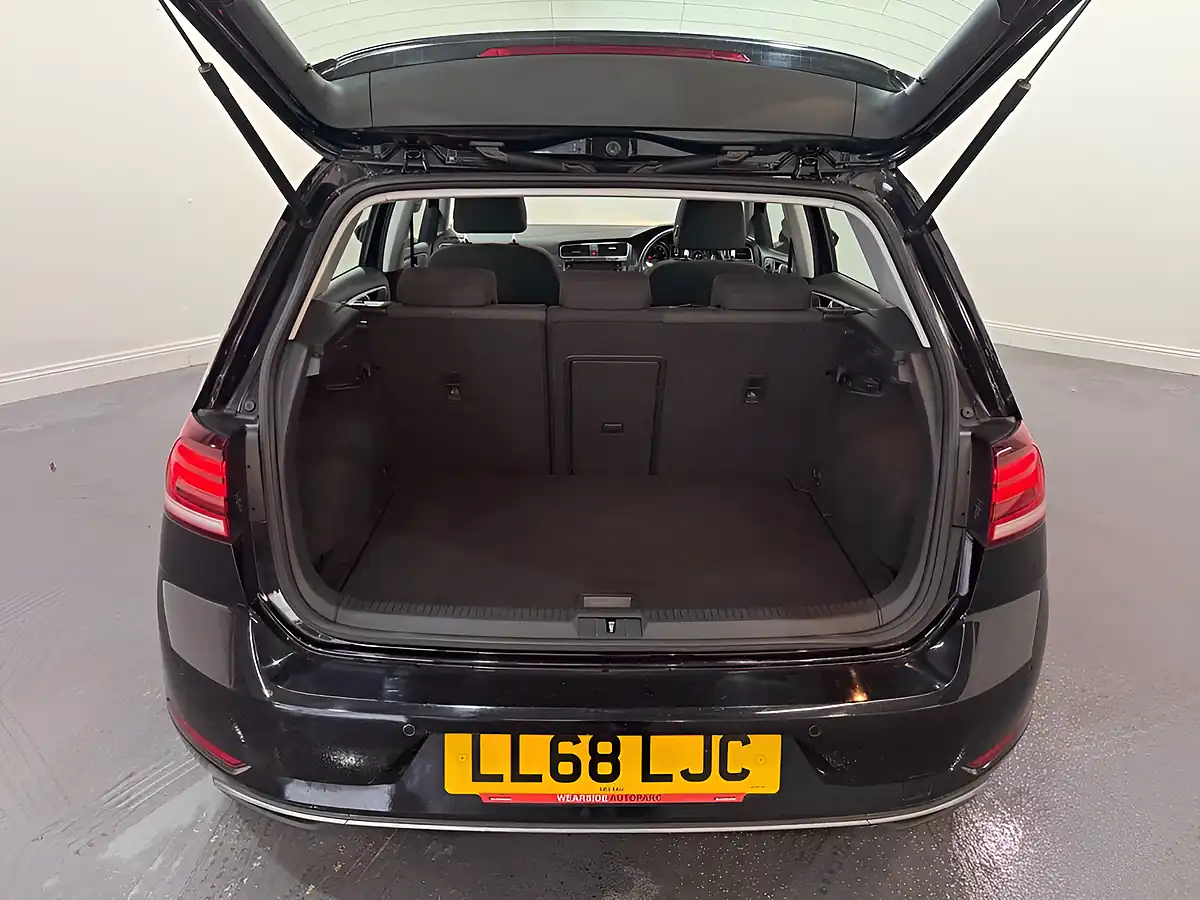 Used 2018 Volkswagen Golf Se Nav Black - Interior and Exterior details 10
