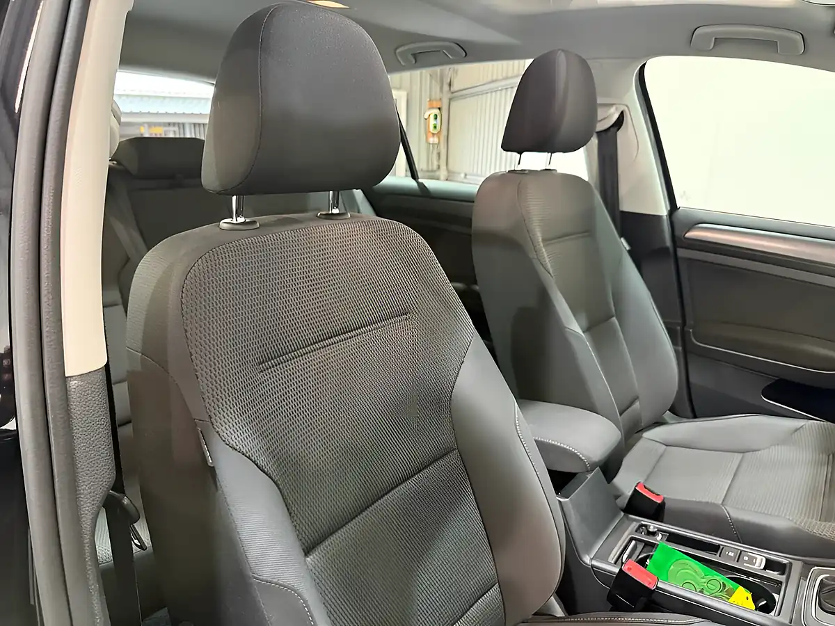 Used 2018 Volkswagen Golf Se Nav Black - Interior and Exterior details 12