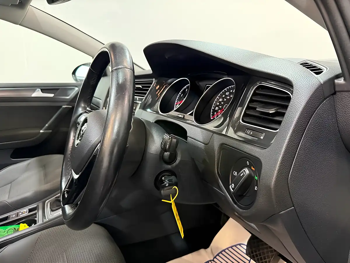 Used 2018 Volkswagen Golf Se Nav Black - Interior and Exterior details 13
