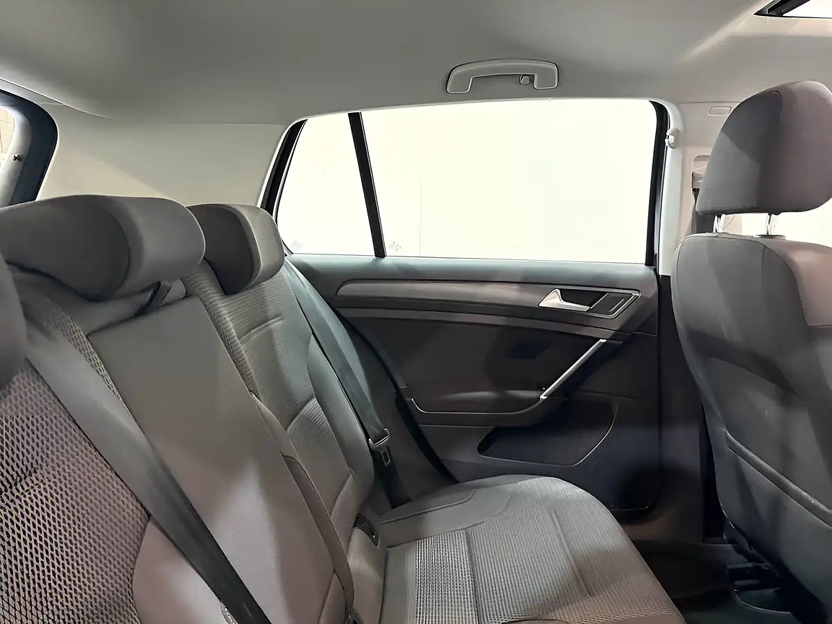 Used 2018 Volkswagen Golf Se Nav Black - Interior and Exterior details 15