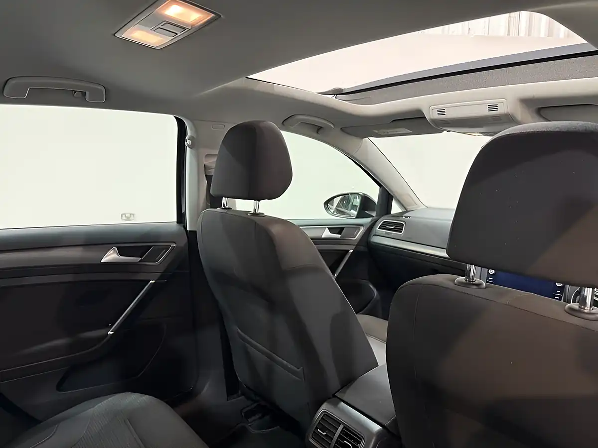 Used 2018 Volkswagen Golf Se Nav Black - Interior and Exterior details 16