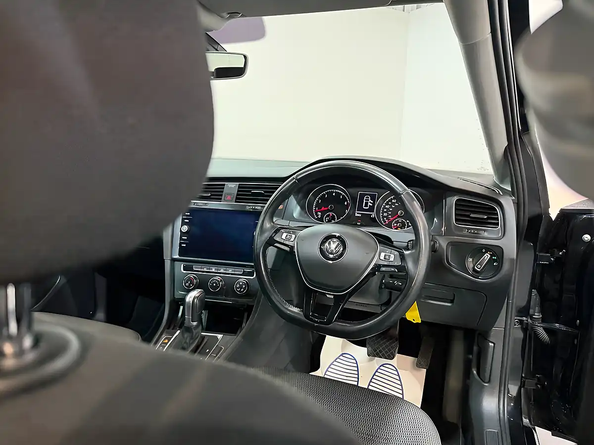 Used 2018 Volkswagen Golf Se Nav Black - Interior and Exterior details 17