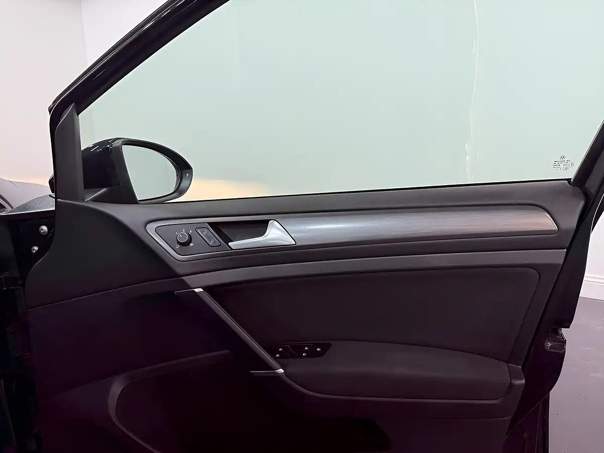 Used 2018 Volkswagen Golf Se Nav Black - Interior and Exterior details 18