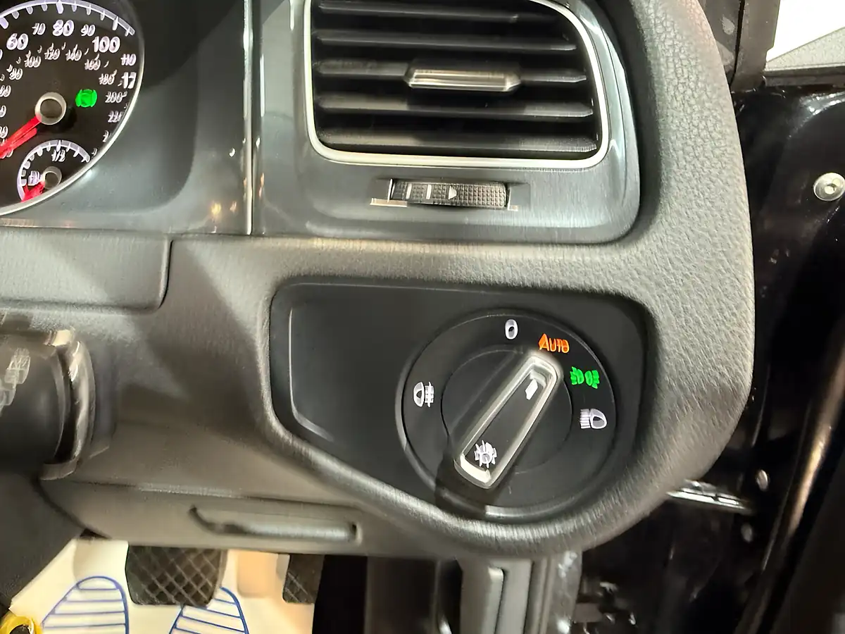 Used 2018 Volkswagen Golf Se Nav Black - Interior and Exterior details 19
