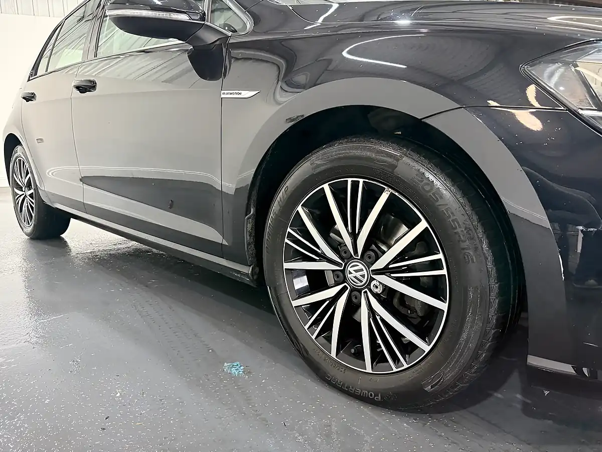 Used 2018 Volkswagen Golf Se Nav Black - Interior and Exterior details 4