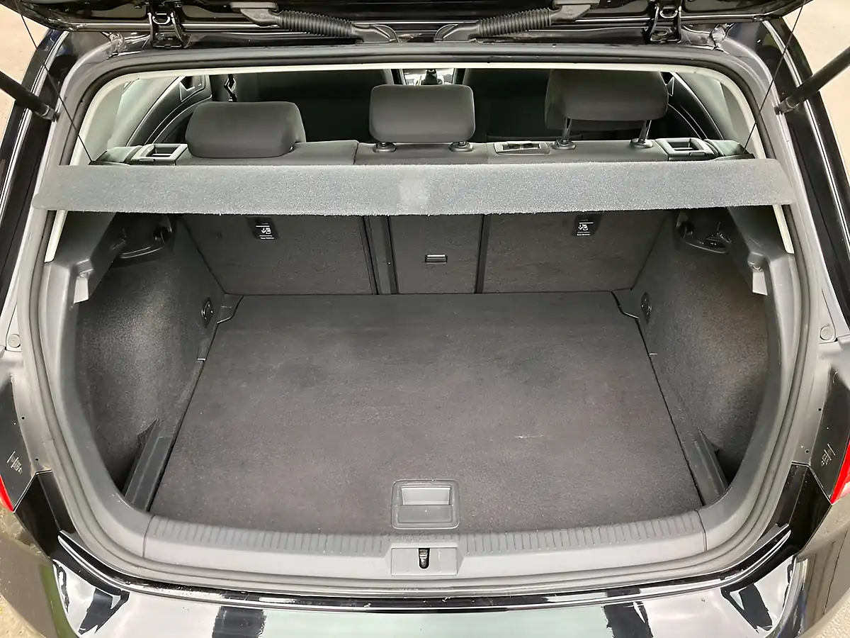 Used 2018 Volkswagen Golf Se Nav Black - Interior and Exterior details 11
