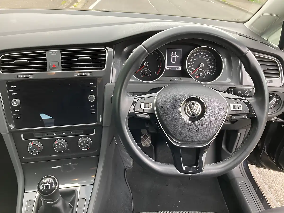 Used 2018 Volkswagen Golf Se Nav Black - Interior and Exterior details 16
