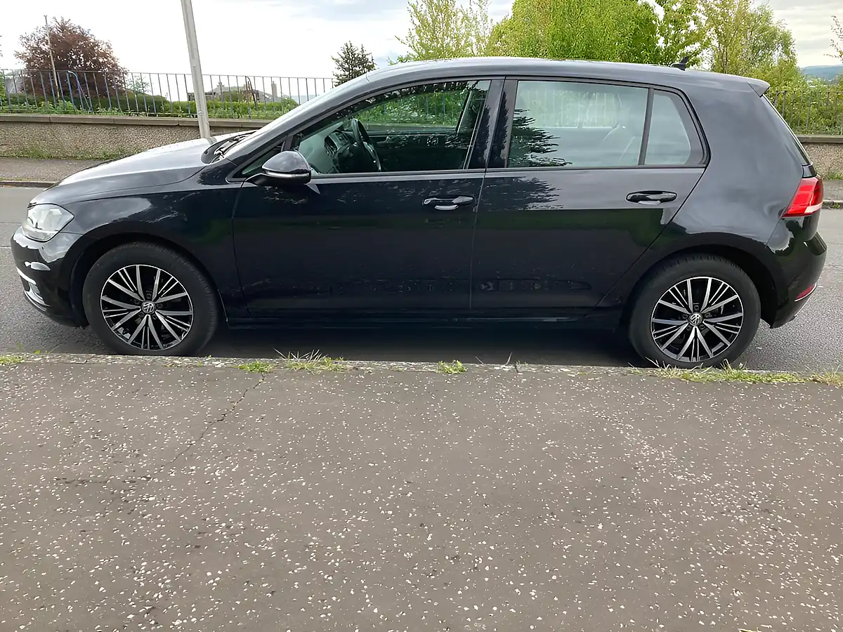 Used 2018 Volkswagen Golf Se Nav Black - Interior and Exterior details 5