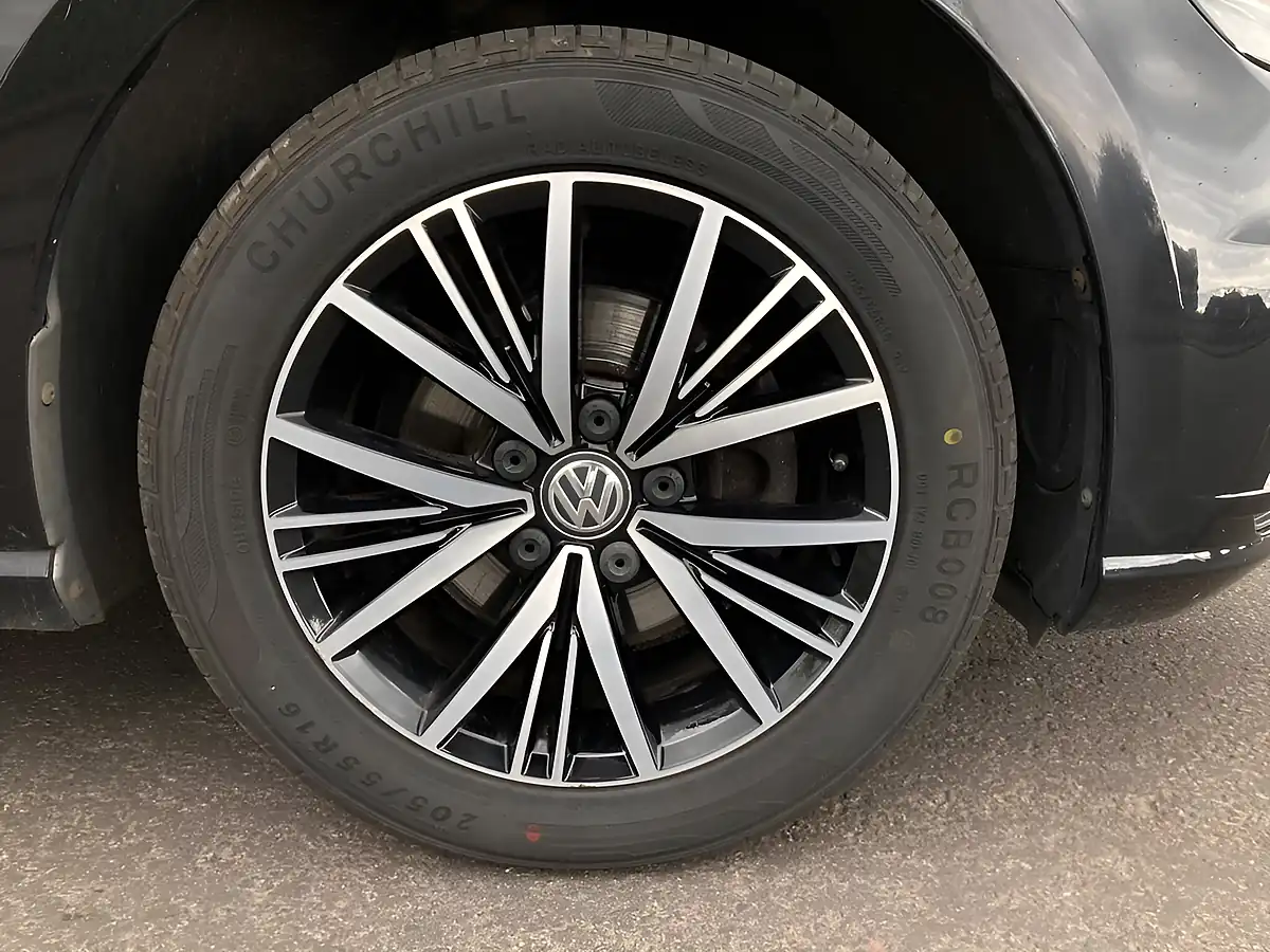 Used 2018 Volkswagen Golf Se Nav Black - Interior and Exterior details 9
