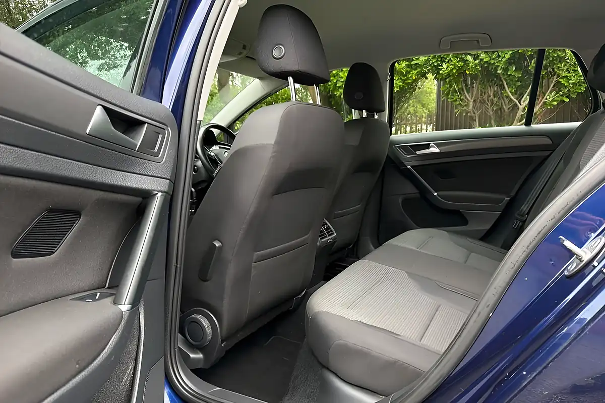 Used 2018 Volkswagen Golf Se Nav Blue - Interior and Exterior details 11
