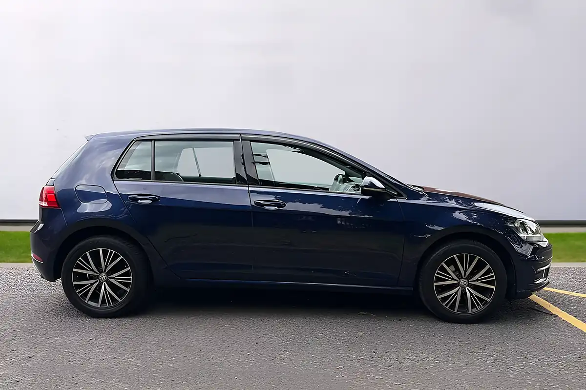 Used 2018 Volkswagen Golf Se Nav Blue - Interior and Exterior details 8