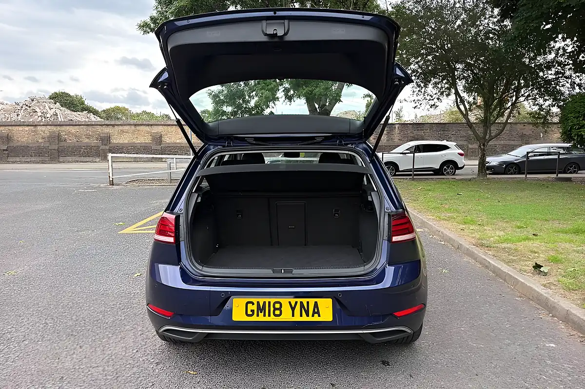 Used 2018 Volkswagen Golf Se Nav Blue - Interior and Exterior details 9