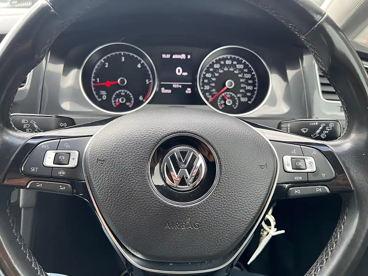 Used 2018 Volkswagen Golf Se Nav Grey - Interior and Exterior details 17