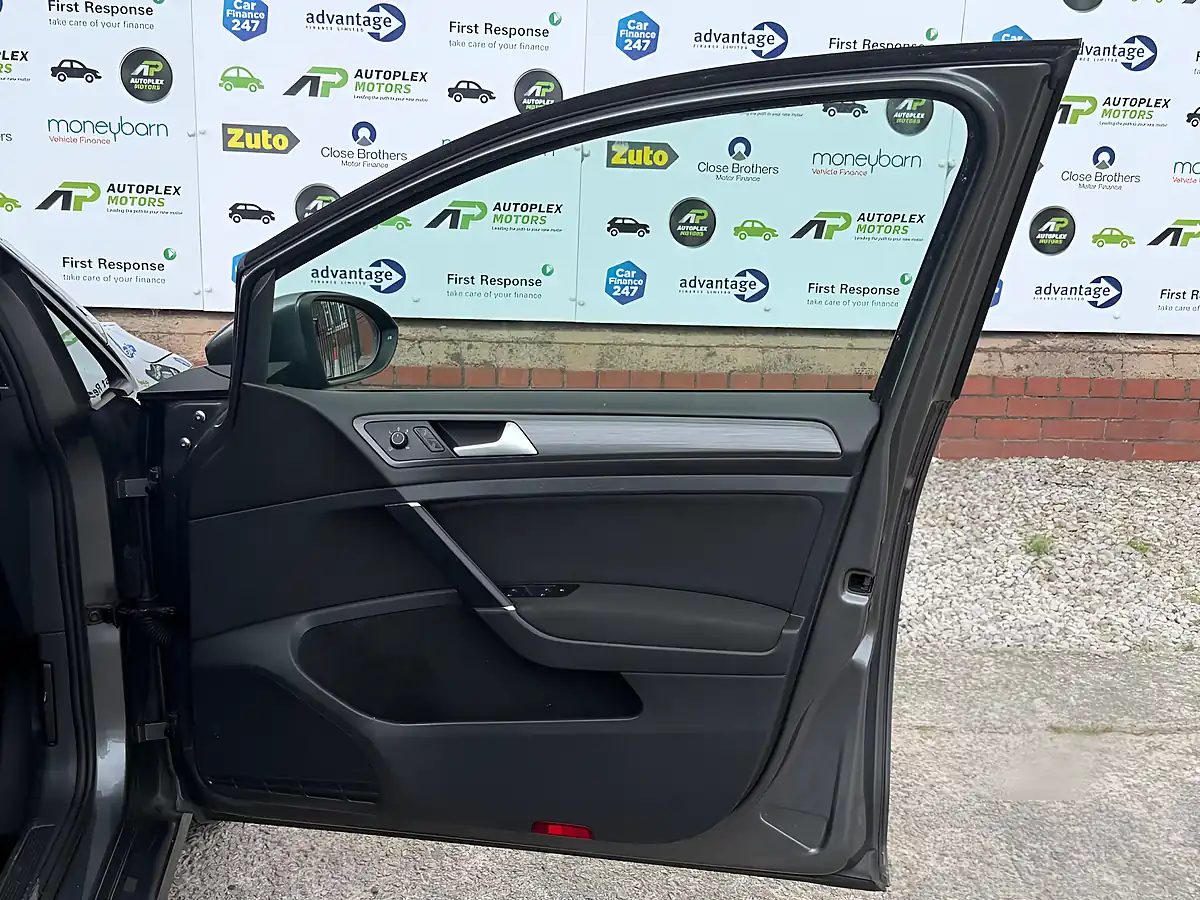 Used 2018 Volkswagen Golf Se Nav Grey - Interior and Exterior details 13