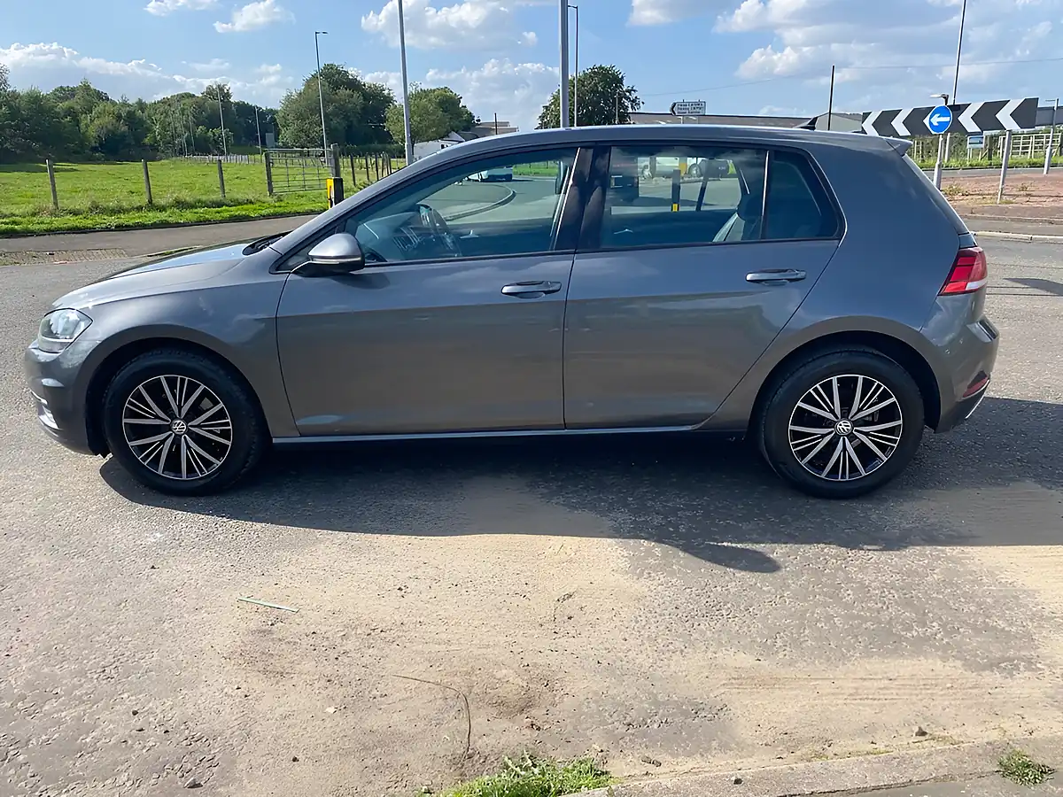 Used 2018 Volkswagen Golf Se Nav Grey - Interior and Exterior details 13