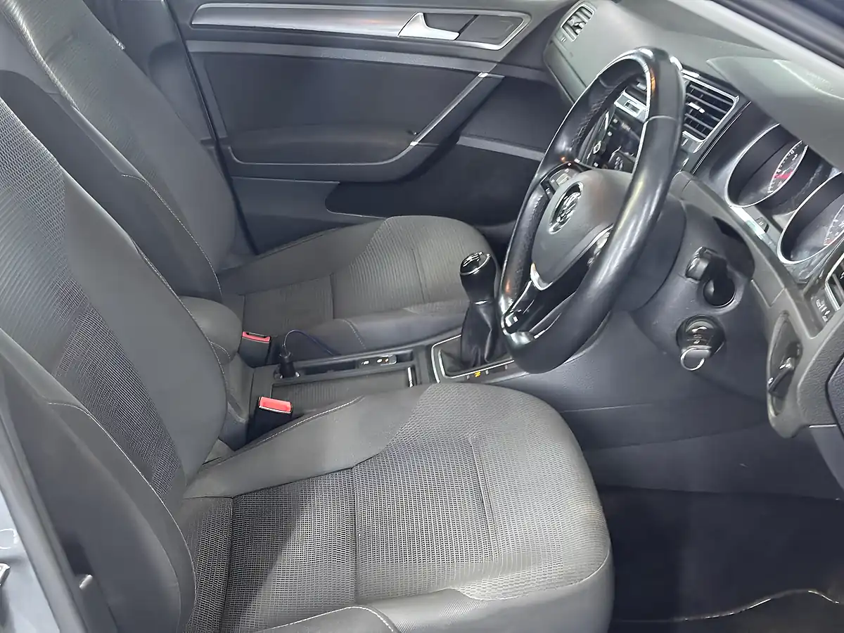 Used 2018 Volkswagen Golf Se Nav Grey - Interior and Exterior details 10