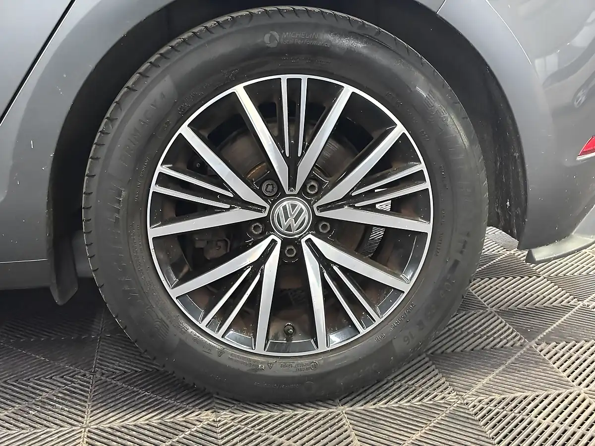 Used 2018 Volkswagen Golf Se Nav Grey - Interior and Exterior details 15