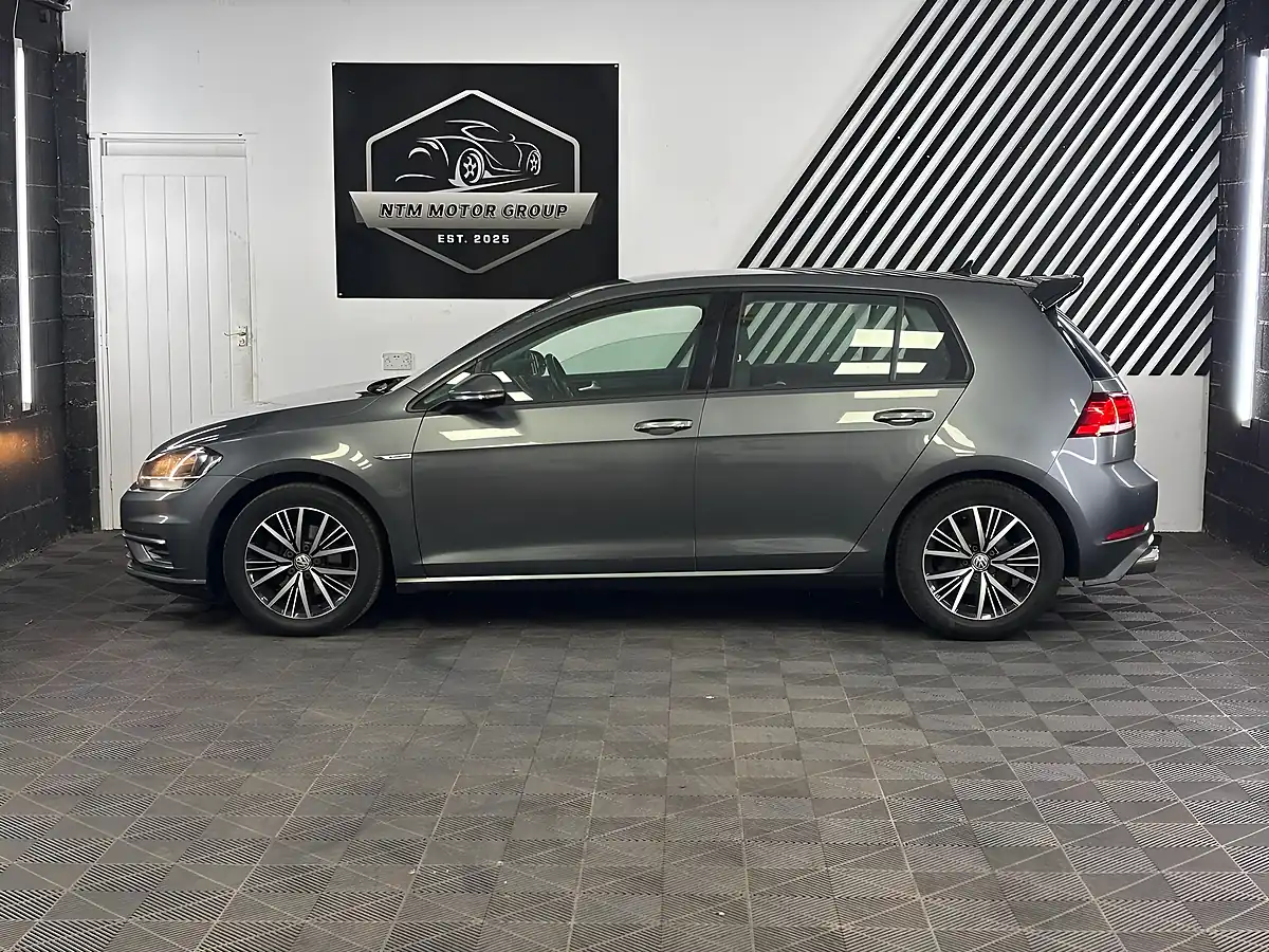 Used 2018 Volkswagen Golf Se Nav Grey - Interior and Exterior details 5