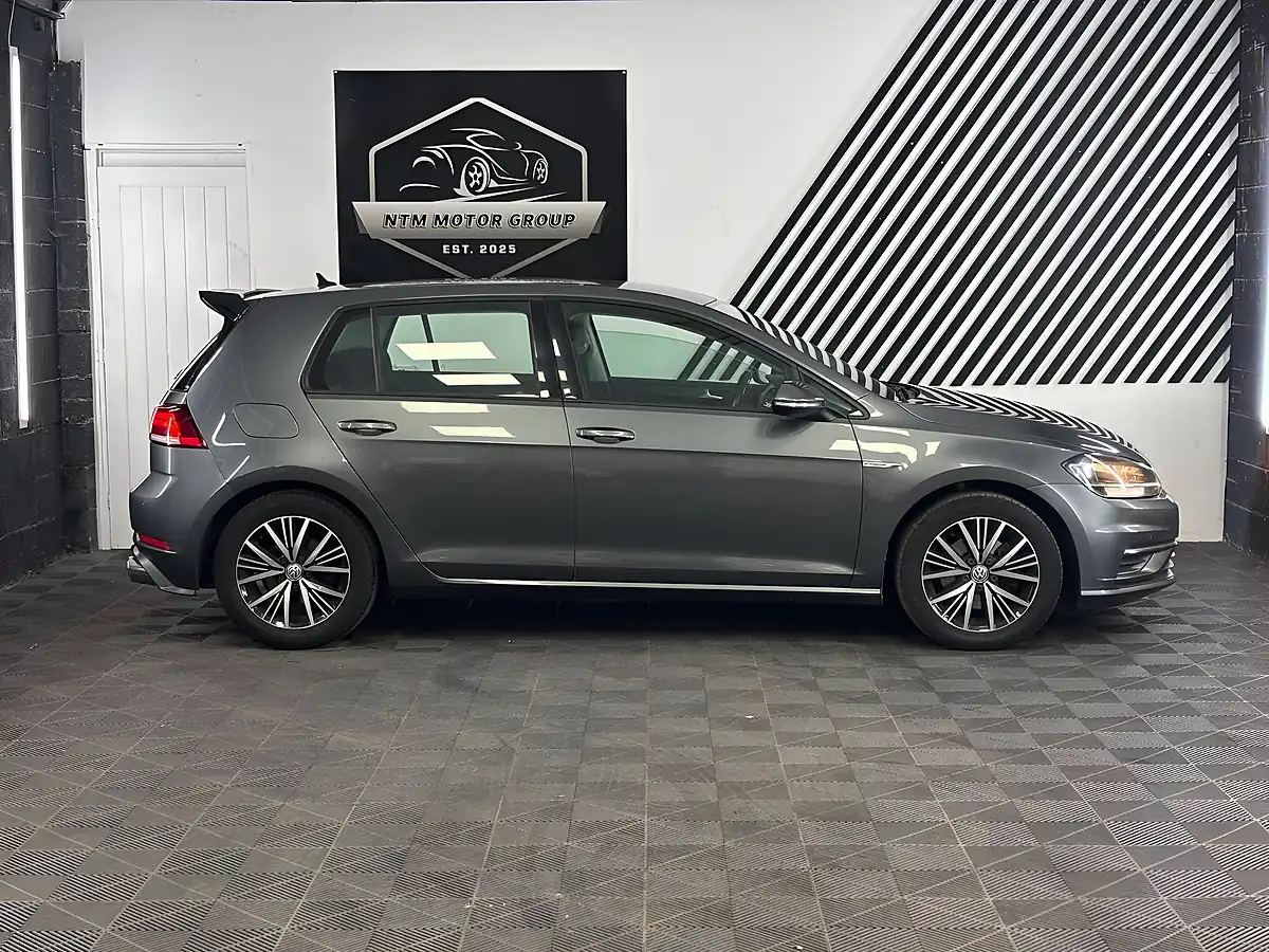 Used 2018 Volkswagen Golf Se Nav Grey - Interior and Exterior details 7