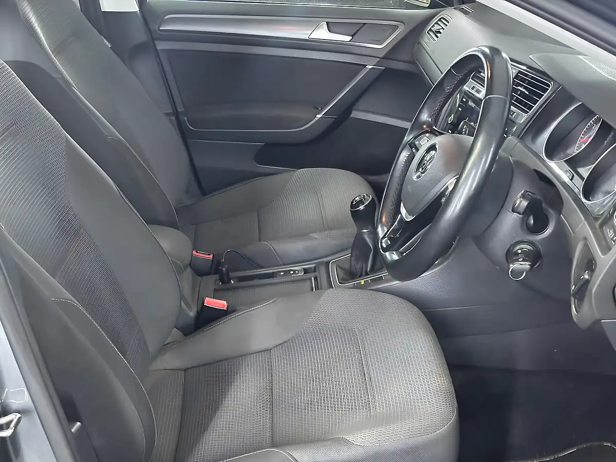 Used 2018 Volkswagen Golf Se Nav Grey - Interior and Exterior details 9