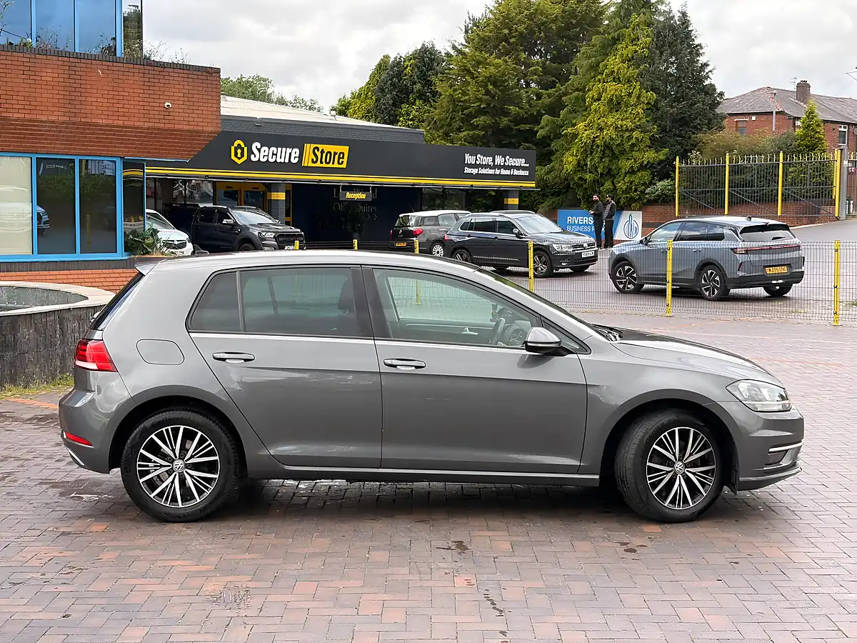 Used 2018 Volkswagen Golf Se Nav Grey - Interior and Exterior details 3