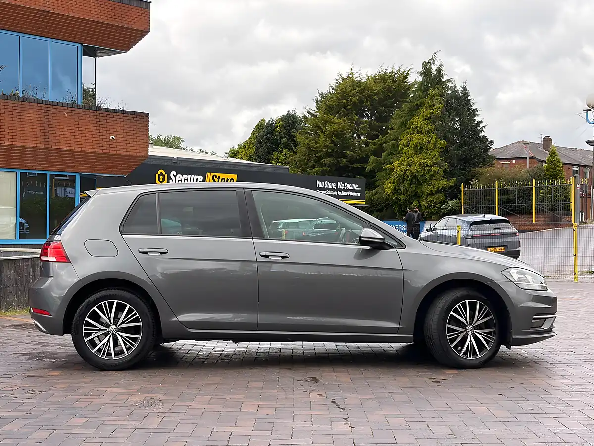 Used 2018 Volkswagen Golf Se Nav Grey - Interior and Exterior details 4