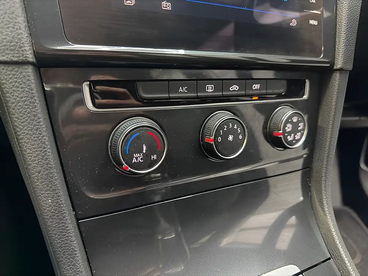 Used 2018 Volkswagen Golf Se Nav Grey - Interior and Exterior details 18
