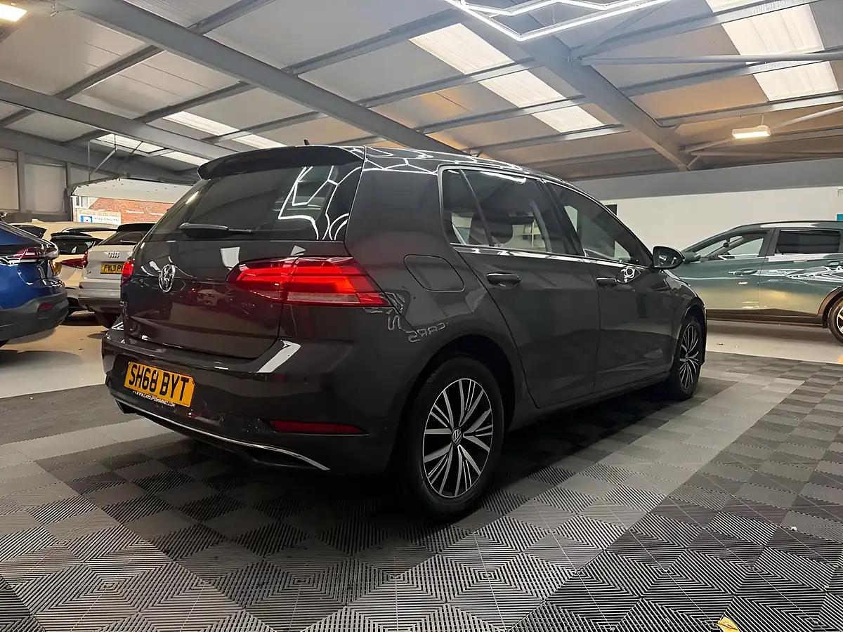 Used 2018 Volkswagen Golf Se Nav Grey - Interior and Exterior details 4