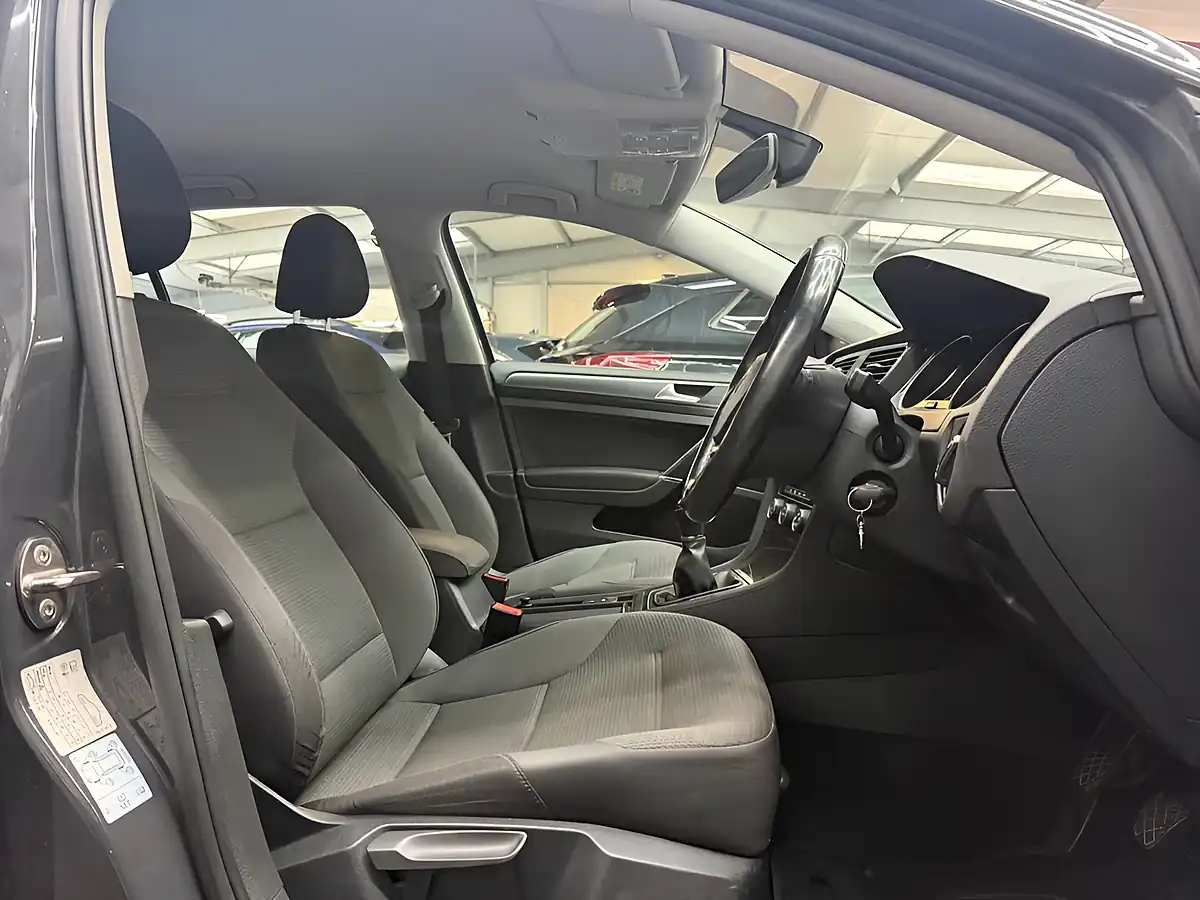 Used 2018 Volkswagen Golf Se Nav Grey - Interior and Exterior details 6