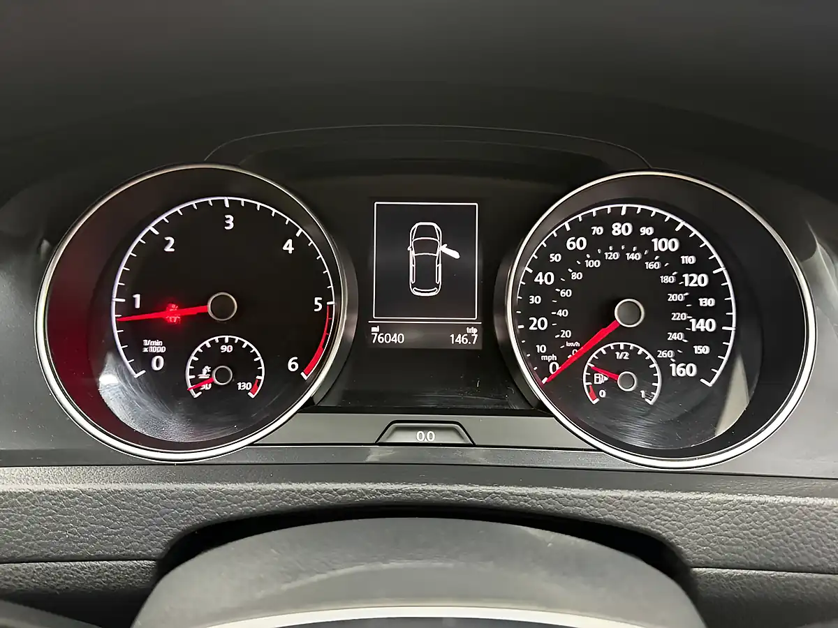 Used 2018 Volkswagen Golf Se Nav Grey - Interior and Exterior details 8