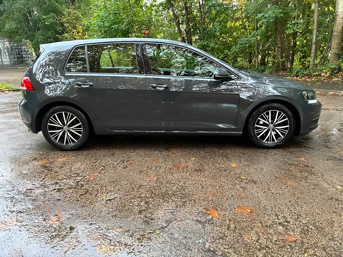 Used 2018 Volkswagen Golf Se Nav Grey - Interior and Exterior details 4
