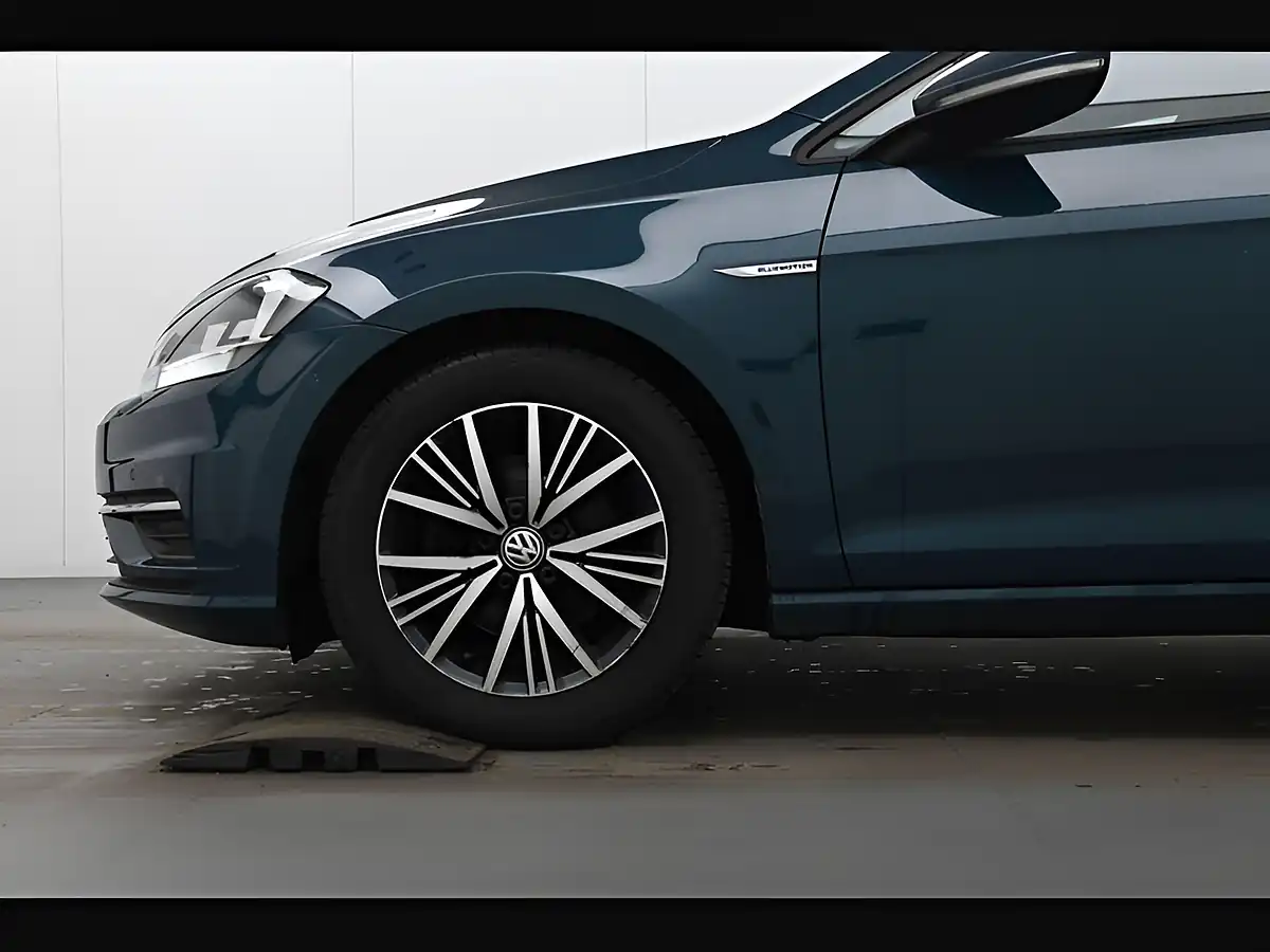 Used 2018 Volkswagen Golf Se Nav Peacock Green - Interior and Exterior details 7
