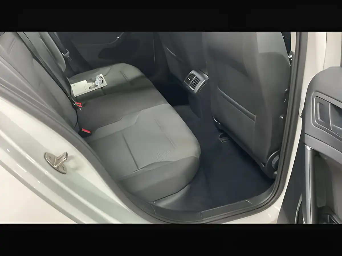 Used 2018 Volkswagen Golf Se Nav Pure White - Interior and Exterior details 12