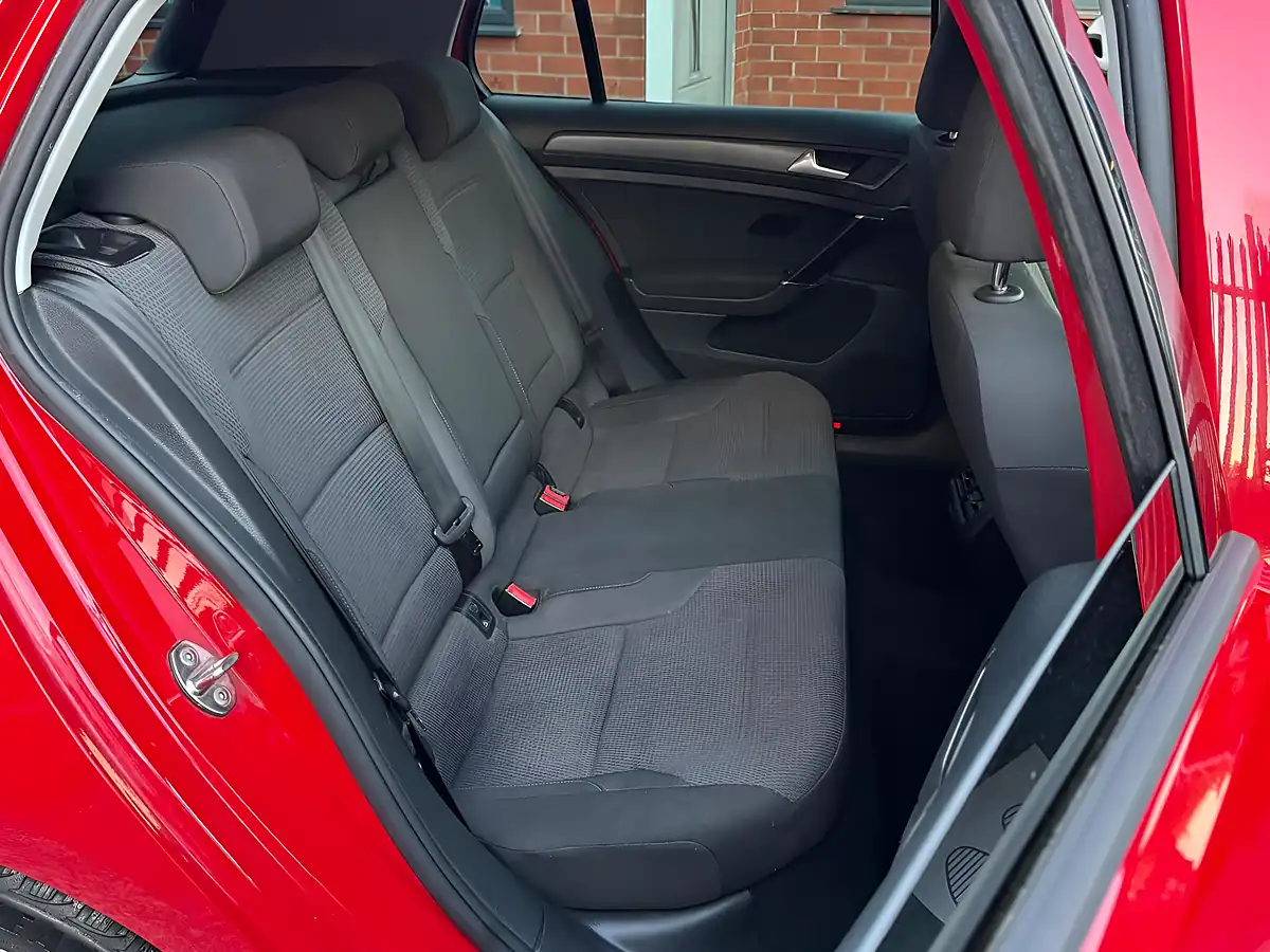 Used 2018 Volkswagen Golf Se Nav Red - Interior and Exterior details 13