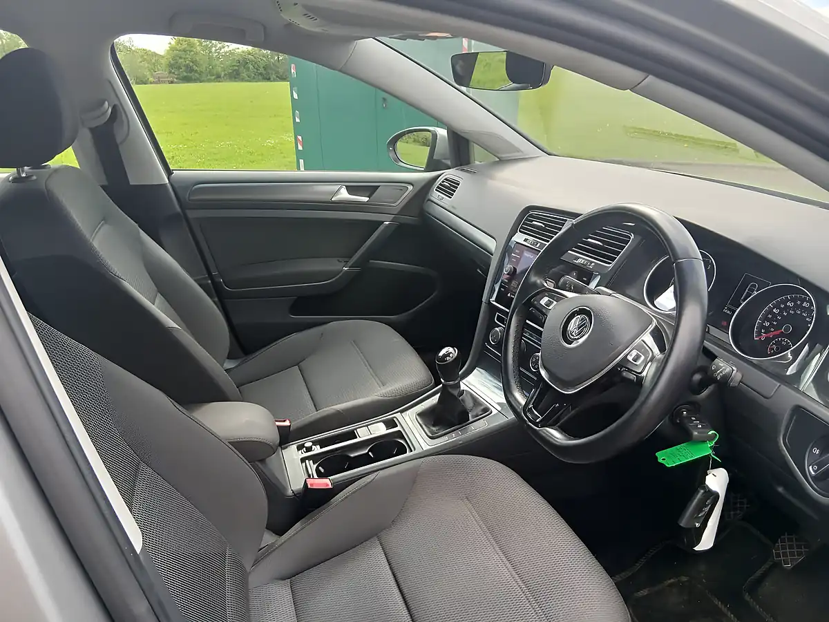 Used 2018 Volkswagen Golf Se Nav Silver - Interior and Exterior details 12