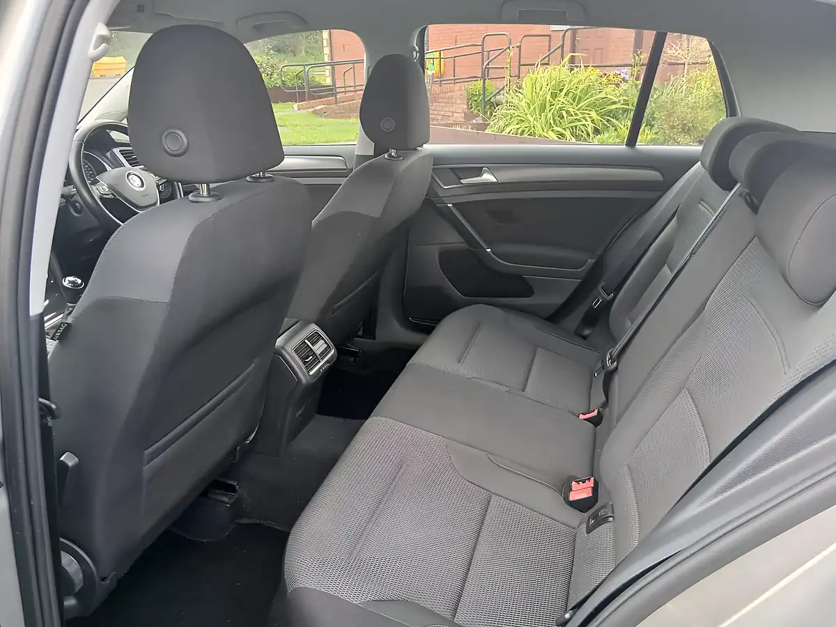 Used 2018 Volkswagen Golf Se Nav Silver - Interior and Exterior details 16