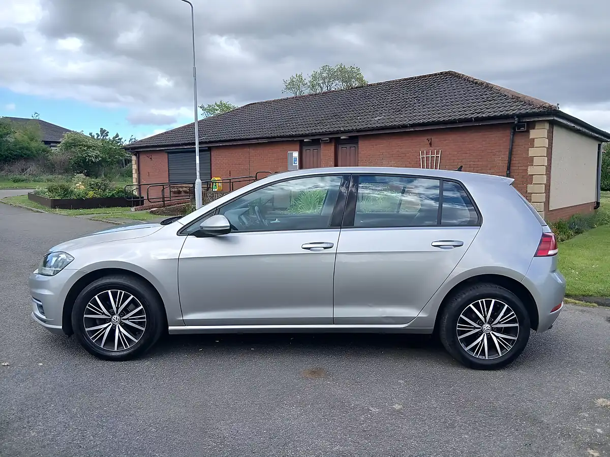 Used 2018 Volkswagen Golf Se Nav Silver - Interior and Exterior details 5