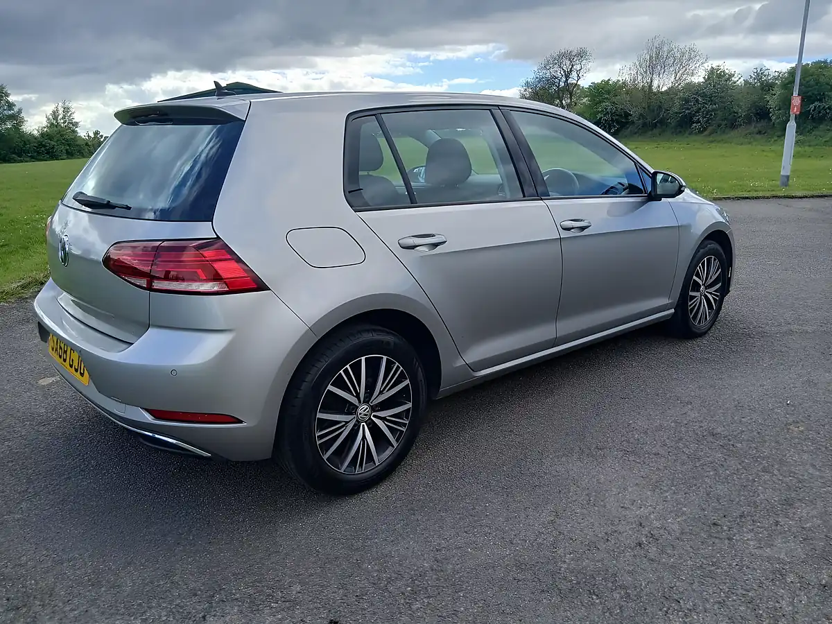 Used 2018 Volkswagen Golf Se Nav Silver - Interior and Exterior details 7