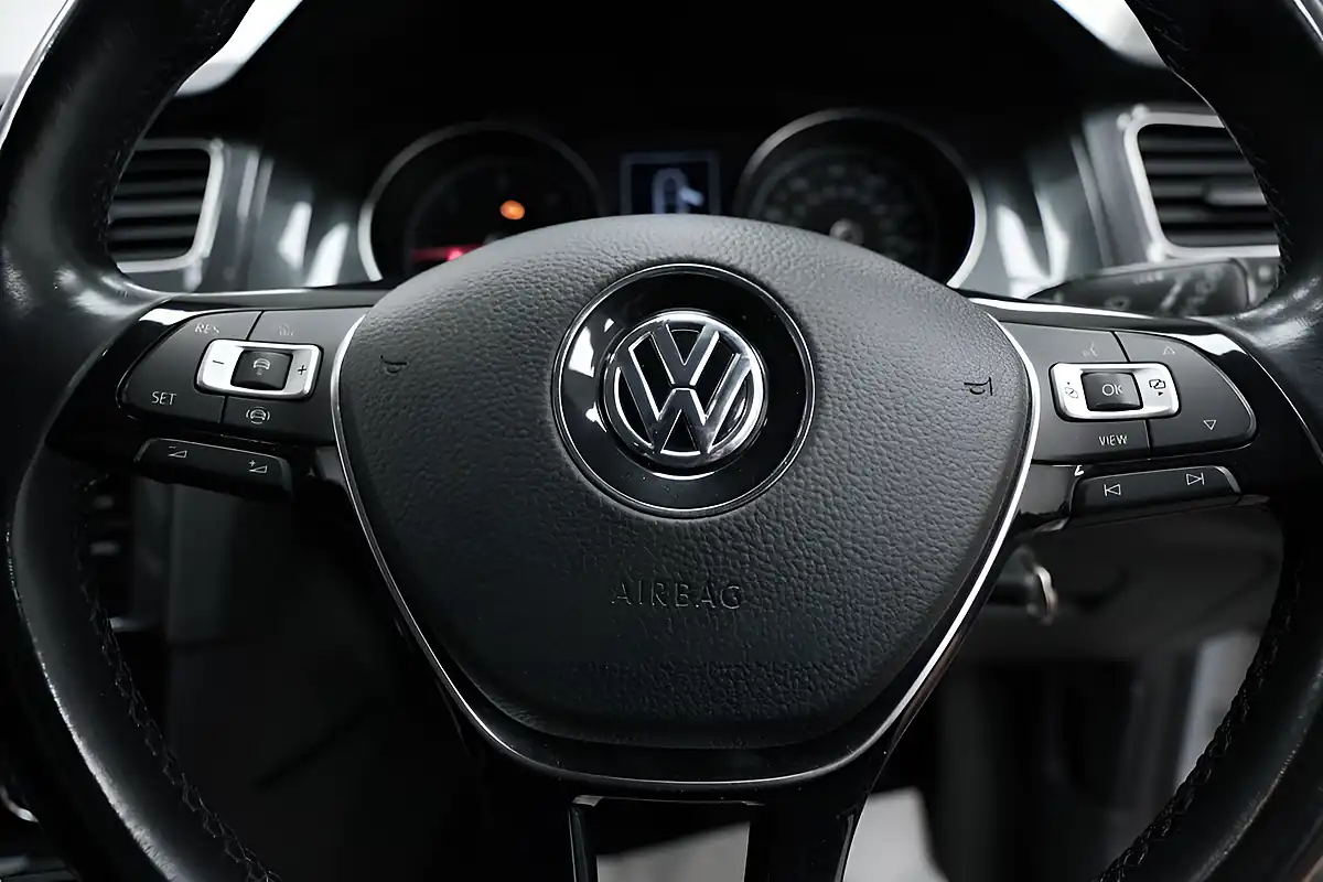 Used 2018 Volkswagen Golf Se Nav Silver - Interior and Exterior details 13