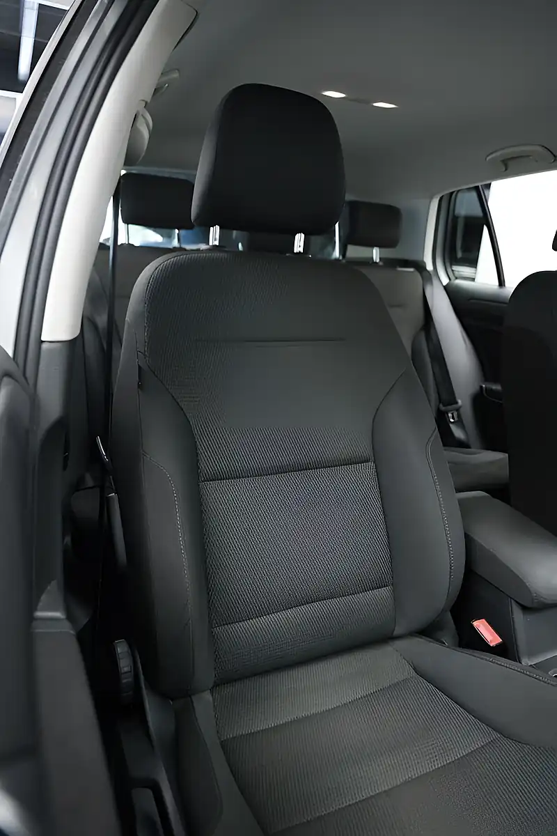 Used 2018 Volkswagen Golf Se Nav Silver - Interior and Exterior details 14
