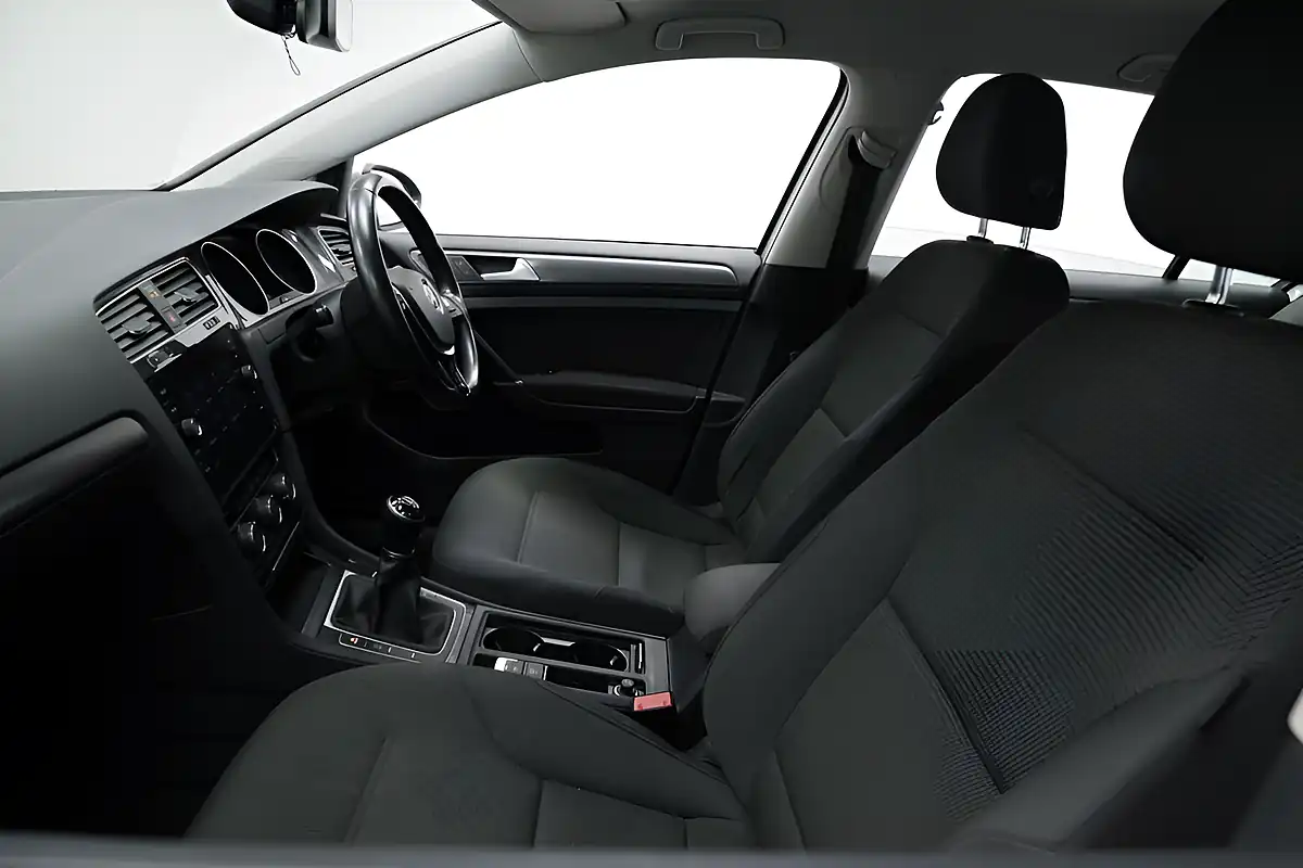 Used 2018 Volkswagen Golf Se Nav Silver - Interior and Exterior details 15