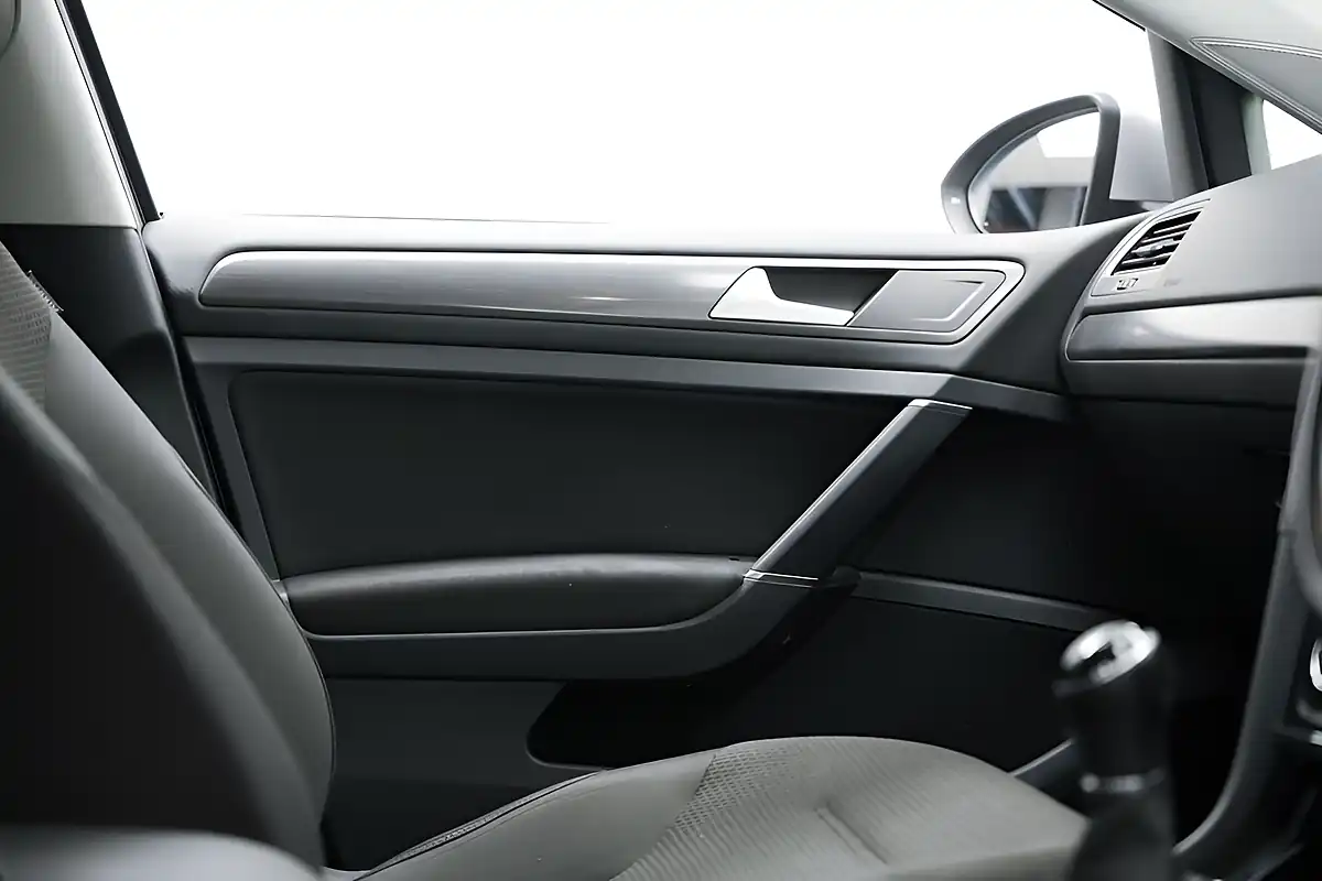Used 2018 Volkswagen Golf Se Nav Silver - Interior and Exterior details 16