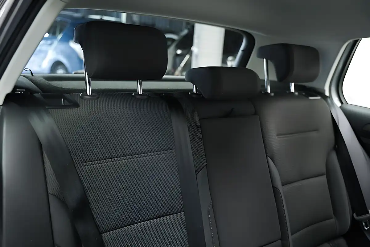 Used 2018 Volkswagen Golf Se Nav Silver - Interior and Exterior details 7
