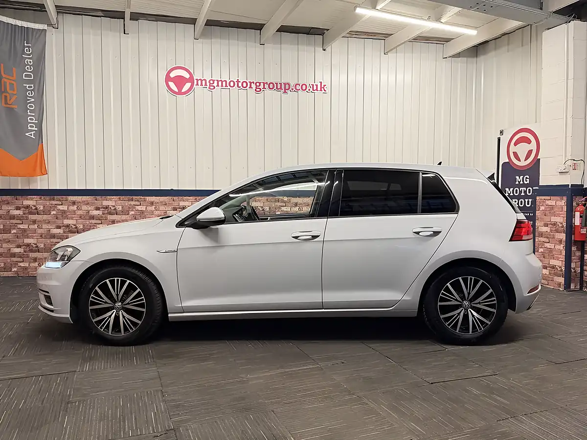 Used 2018 Volkswagen Golf Se Nav Silver - Interior and Exterior details 10