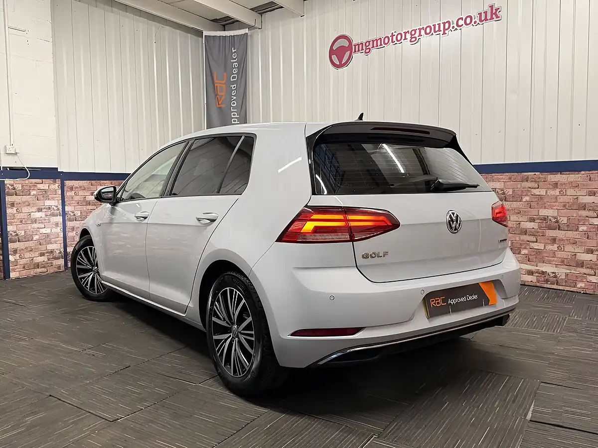 Used 2018 Volkswagen Golf Se Nav Silver - Interior and Exterior details 11