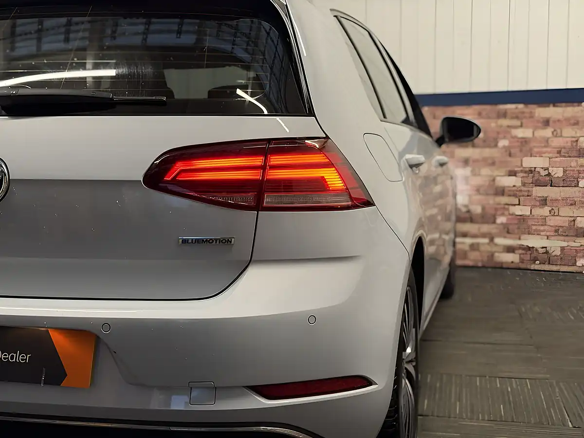Used 2018 Volkswagen Golf Se Nav Silver - Interior and Exterior details 12