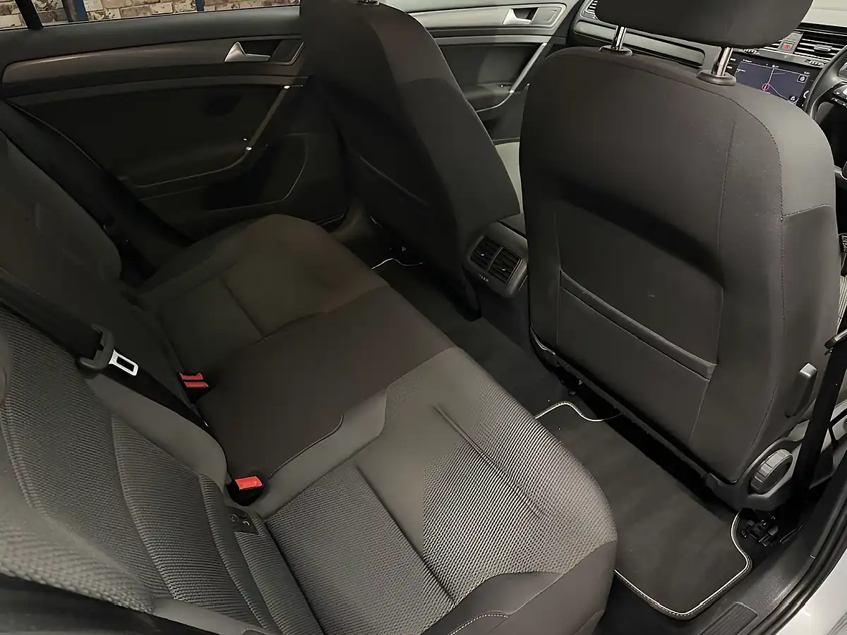 Used 2018 Volkswagen Golf Se Nav Silver - Interior and Exterior details 18