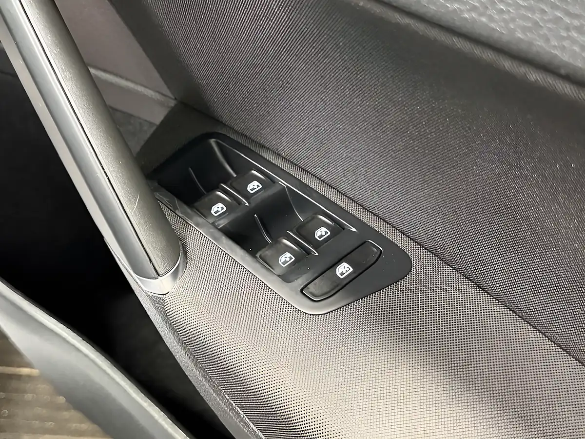 Used 2018 Volkswagen Golf Se Nav Silver - Interior and Exterior details 19