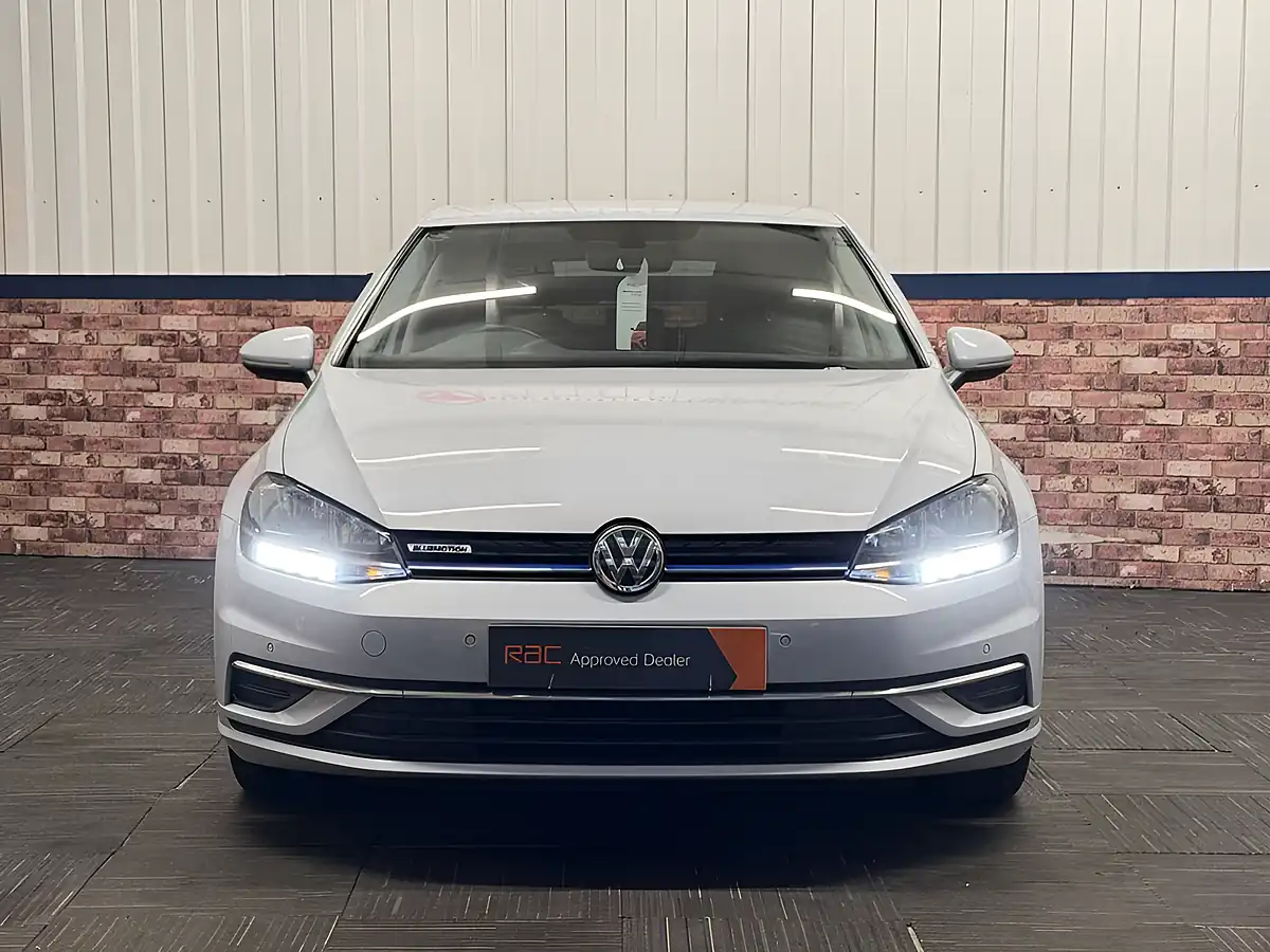 Used 2018 Volkswagen Golf Se Nav Silver - Interior and Exterior details 3