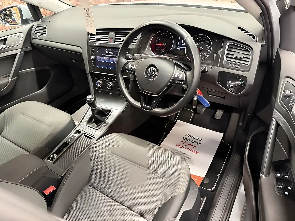 Used 2018 Volkswagen Golf Se Nav Silver - Interior and Exterior details 5